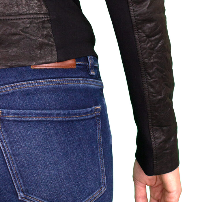 Argyre dettaglio manica della giacca color nero